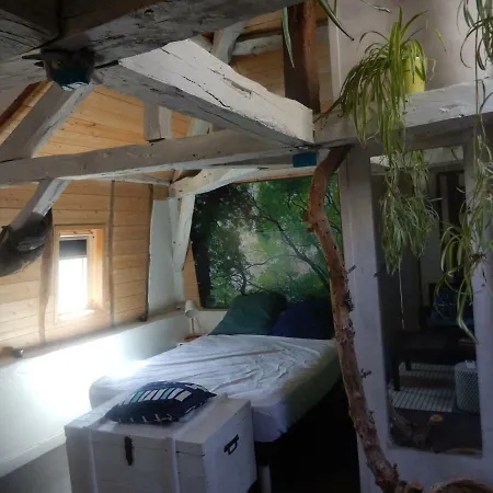Проживание в семье Chambres De Marianne Sauliac-sur-Cele